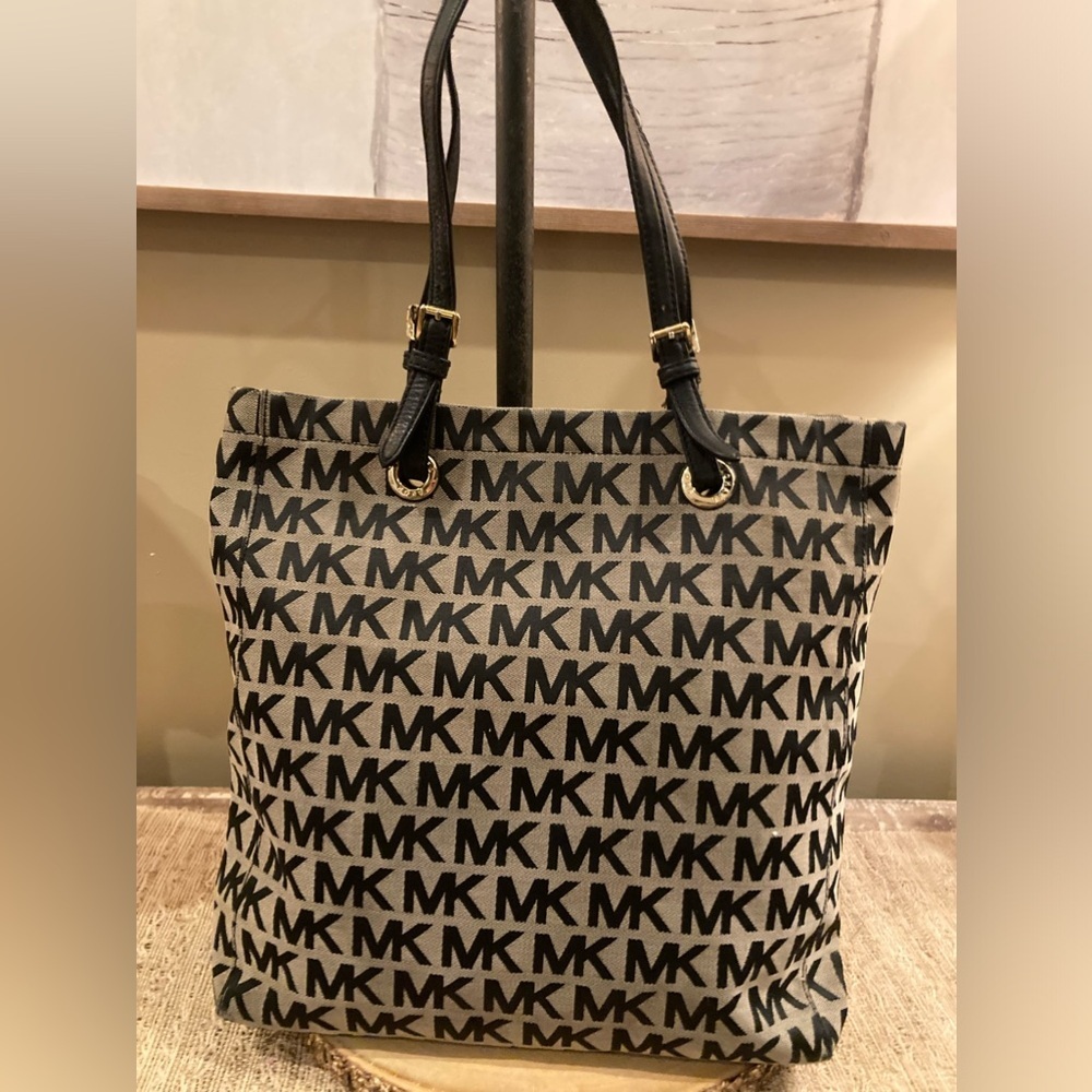 MICHAEL KORS Jet Set‎ Signature Bag Tote Purse Tan/Black Jacquard & Leather